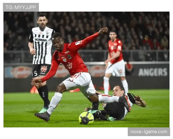 南美足球迈入新纪元：新星涌现驱动联赛发展与战术革新