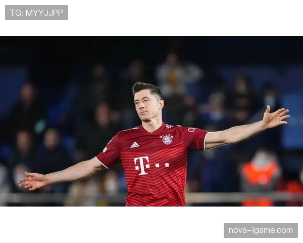 莱万多夫斯基转会迈阿密国际传闻再起，球迷热议其稳健表现